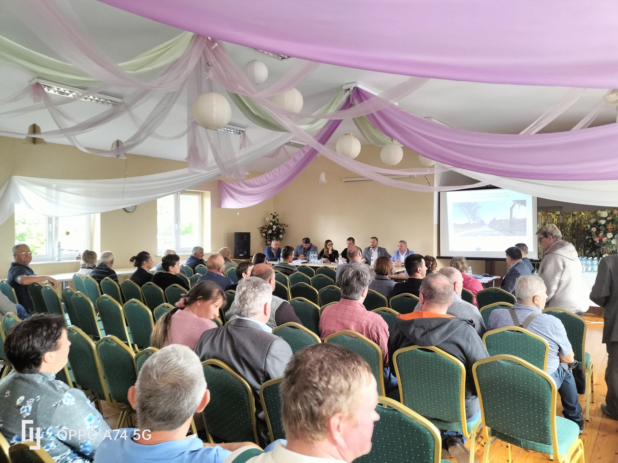 prezentacja pokazywana przez projektantów, mieszkańcy 