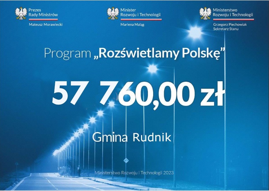 Informacja o dofinansowaniu w programie Rozświetlamy Polskę, Białe Napisy na niebieskim tle