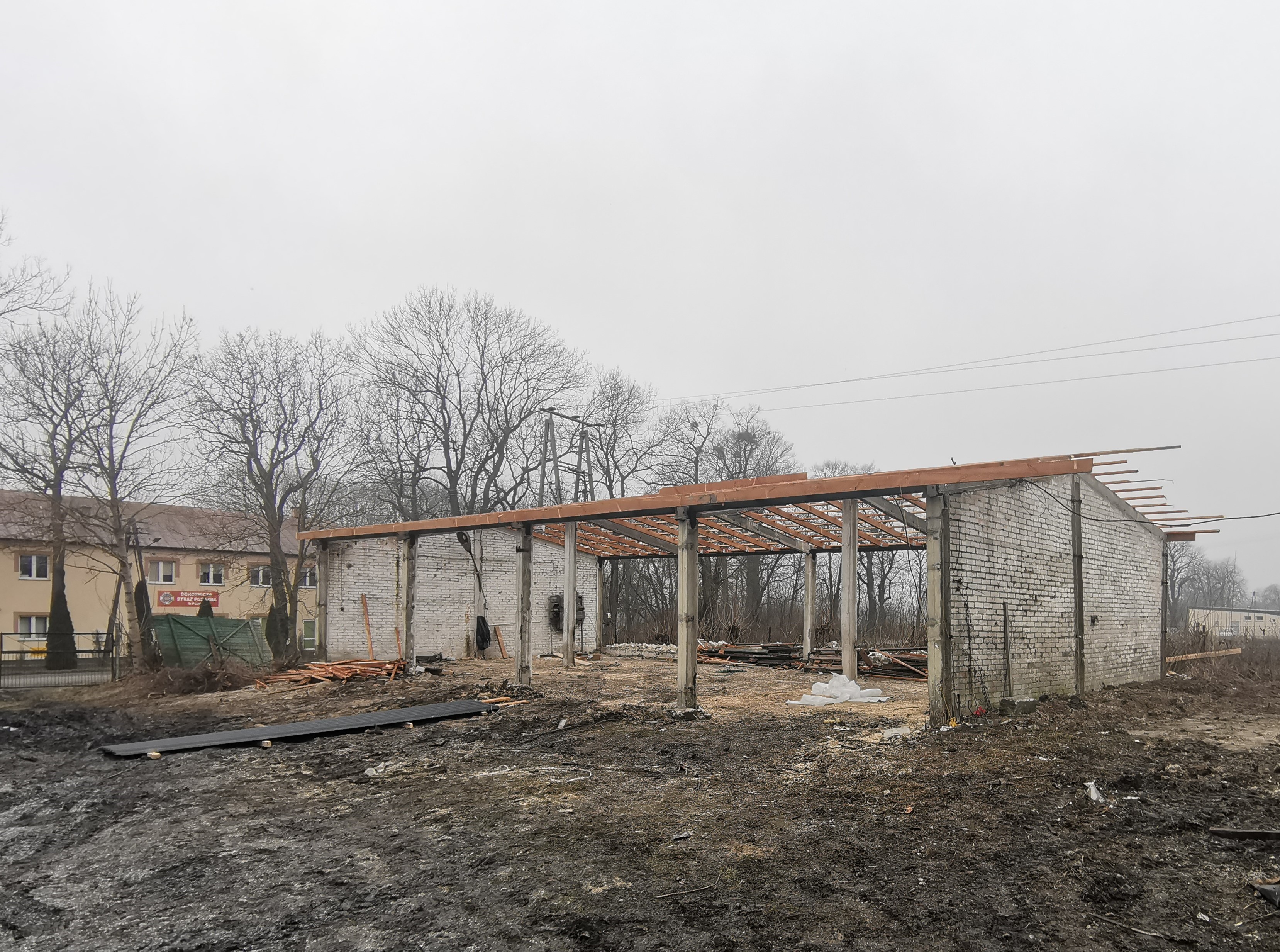 Postępy prac modernizacyjnych obiektów byłego Kółka rolniczego w Płonce Postępy prac modernizacyjnych obiektów byłego Kółka rolniczego w Płonce